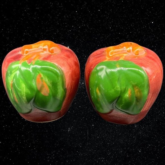 Pair Of Vintage Hand Painted Art Pottery Apple Salt & Pepper Shakers 1.75”T 2”W - Picture 3 of 6
